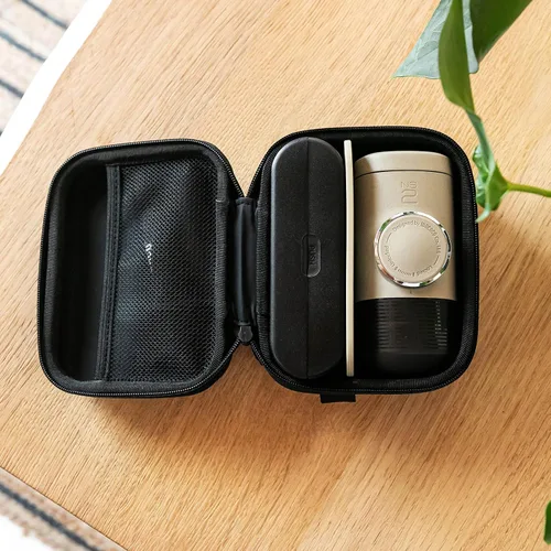 Vista 2 de WACACO Minipresso NS2, cafetera de café espresso portátil con funda, compatible con cápsulas originales NS y compatibles