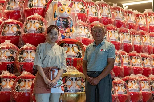 Vista 6 de Muñeca Daruma - Hecho en Japón - Bienestar y crecimiento (verde, mediano 4.7 pulgadas)