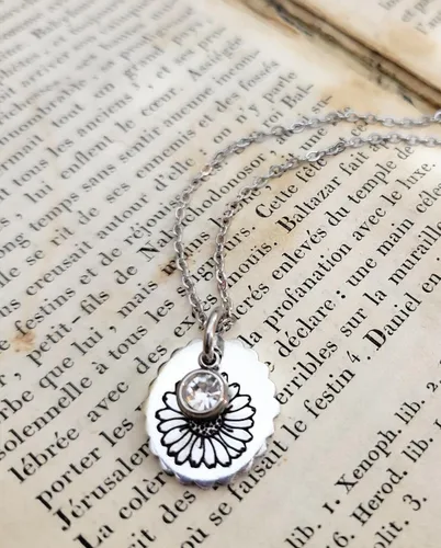 Vista 16 de Birth Month Flower and Birthstone Necklace