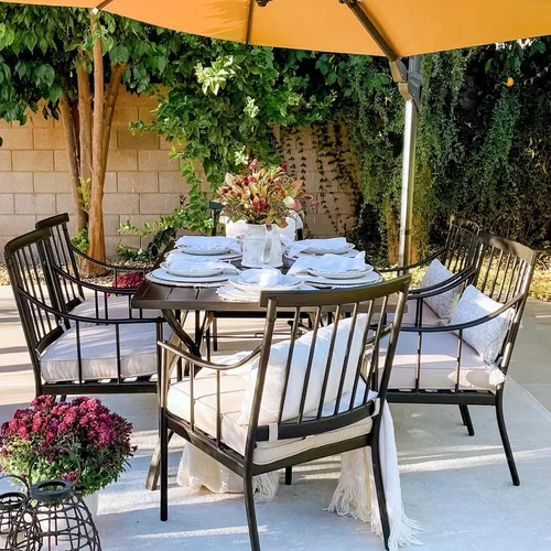 Vista 5 de PHI VILLA Juego de comedor al aire libre de 7 piezas con cojín, mesa de comedor rectangular de metal de 60 pulgadas con agujero para sombrilla y 6