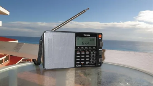 Vista 2 de Tecsun PL880 radio portátil digital, receptor de doble conversión con sintetizado por PLL, frecuencia AM/FM, de onda corta y onda larga