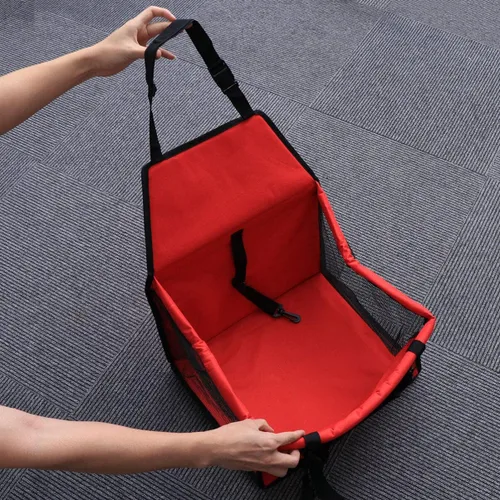 Vista 3 de Perro portátil con cinturón ajustable, bolsa de viaje colgante roja para perros seguros