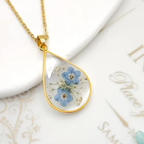 Vista 15 de Collar de flores silvestres prensadas con encaje de Forget-Me-Not y Queen Anne Collar de flores prensadas de oro Collares hechos a mano