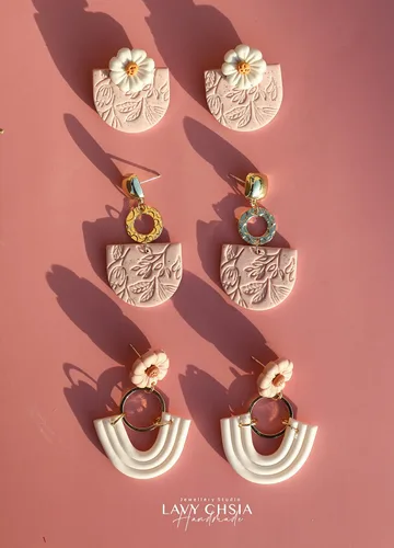Vista 5 de Aretes colgantes de flores de ratán de arcilla polimérica, hechos a mano, hechos a mano, estilo bohemio, ligeros, regalos de joyería para mujeres