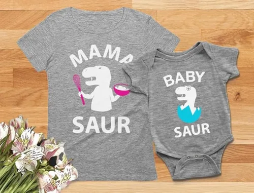 Vista 4 de Tstars - Camisetas a juego para mamá y su bebé con estampados de T-Rex Mama Saur y Baby Saur