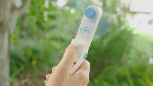 Vista 4 de Spark Innovators Go Fan Flip - Ventilador recargable de 3 velocidades y banco de energía en uno. Cabe en la palma, cuchillas flexibles suaves, hasta