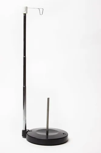 Vista 2 de Soporte ajustable para carrete de hilo único – Soporte independiente para hilo de bordado, costura o acolchado – Base de plástico pesado para una