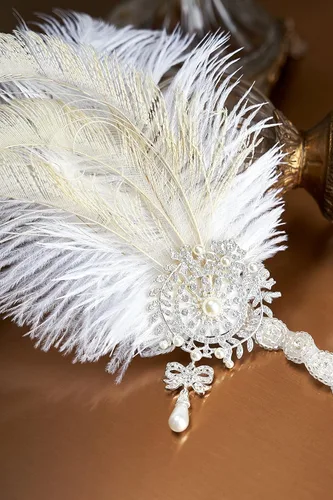Vista 3 de BABEYOND Diadema de plumas vintage de los años 20, accesorios para el cabello de Gatsby con perla