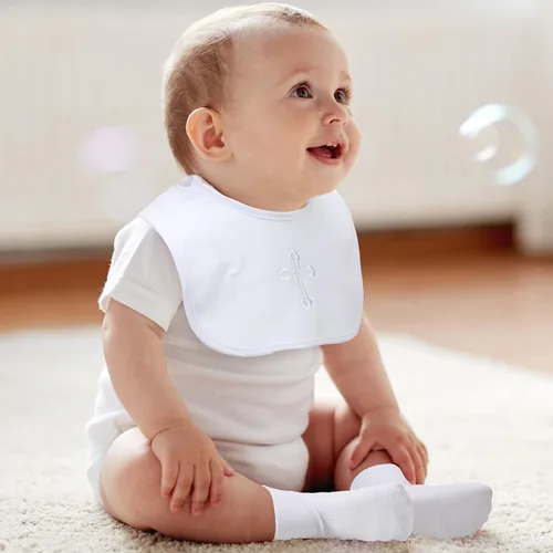 Vista 6 de Hicarer 5 piezas de regalos de bautismo para niños y niñas, incluyendo babero blanco bordado cruz babero bautizo zapatos y calcetines para bebé bebé
