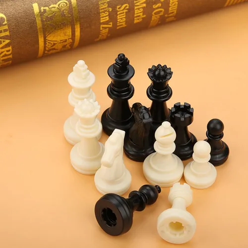 Vista 5 de Juego completo de 32 piezas de ajedrez en blanco y negro internacional, 32 piezas de ajedrez estándar de repuesto, piezas de ajedrez de plástico