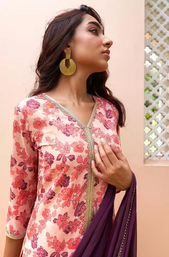 Vista 6 de Janasya Conjunto Kurta Embellecido con estampado floral digital rosa Georgette para mujer