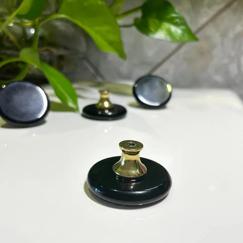 Vista 5 de 3 pomos de obsidiana negra para cajones, pomos de piedras preciosas naturales, tiradores de piedra de cristal negro, manijas de gabinete de piedras
