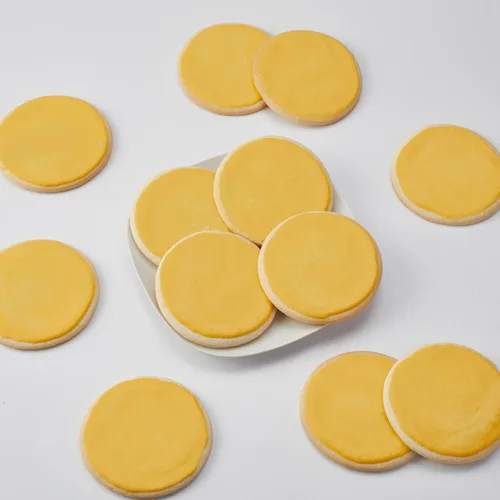 Vista 3 de Smiley® Cookie - Paquete de 12 galletas de azúcar heladas amarillas envueltas individualmente sin nueces