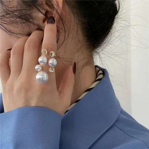 Vista 4 de Cicod Anillo de perlas vintage, apilables, anillos de perlas ajustables, anillo de dedo completo de perlas abiertas, joyería de moda para mujeres
