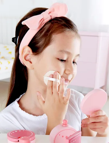 Vista 5 de Kit Beauty Belongings de cosméticos de juguete fabricados en madera, de Hape