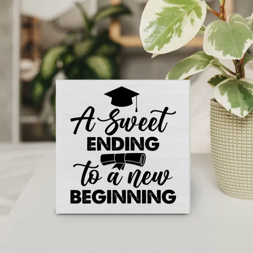 Vista 4 de Letrero de madera para decoración de escritorio con texto en inglés "Graduate a Sweet Ending to a New Beginning", caja de madera rústica, decoración