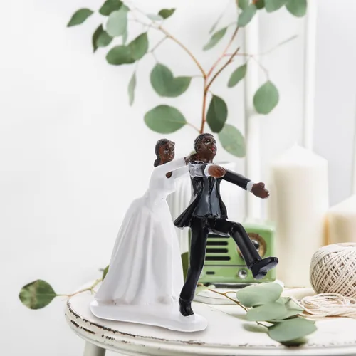 Vista 2 de Decoración negra para pastel de boda de 5.90 pulgadas de resina pintada a mano, figura de novia y novio para boda, ceremonia, fiesta, decoración
