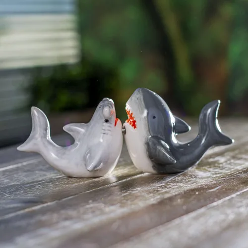 Vista 3 de Sharks Couple - Cocteleras de cerámica para salero y pimentero