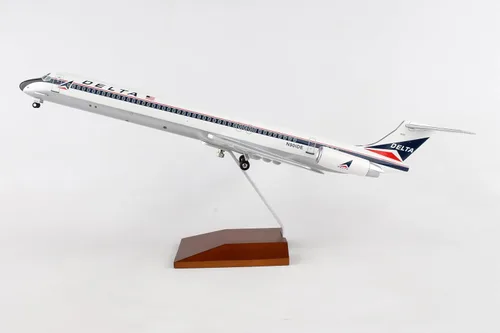 Vista 5 de Daron Skymarks Delta MD-80 Widget Livery - Kit de modelo con soporte de madera (escala 1/100)