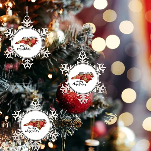 Vista 4 de Adornos de metal de copo de nieve de Carolina del Norte, 50 adornos de Estados Unidos, Feliz Navidad, adorno de Navidad de Carolina del Norte