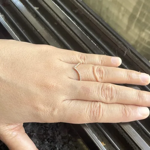 Vista 4 de Anillo de boda de diamante para mujer, anillo de boda de diamante en forma de V con acabado de oro de 14 quilates, anillo de diamante apilable