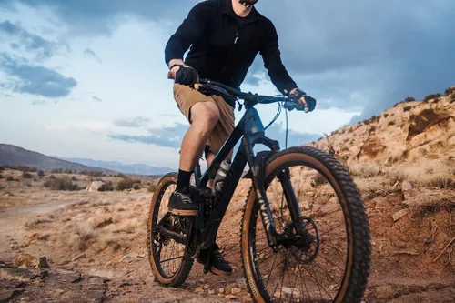 Vista 4 de Swiftwick ASPIRE FOUR Trail Running - Calcetines de ciclismo para correr, ajuste firme de compresión