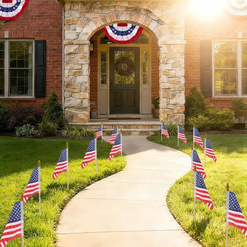 Vista 4 de HOOSUN 50 banderas americanas pequeñas en palo, decoraciones del 4 de julio, bandera de Estados Unidos pequeña en palo, mini banderas