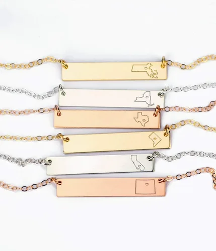Vista 2 de Collar de estado, collar de ciudad, collar de Massachusetts, collar de barra horizontal, collar hipster, joyería de estado personalizada, estado