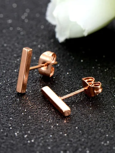 Vista 2 de Mudder - 4 pares de arete de acero inoxidable, barra rectangular para hombre o mujer, 4 colores disponibles.