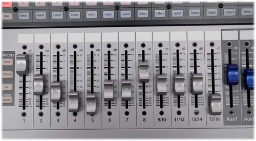 Vista 6 de Monitores de estudio PreSonus Eris E4.5 con 2 modos de potencia (par)