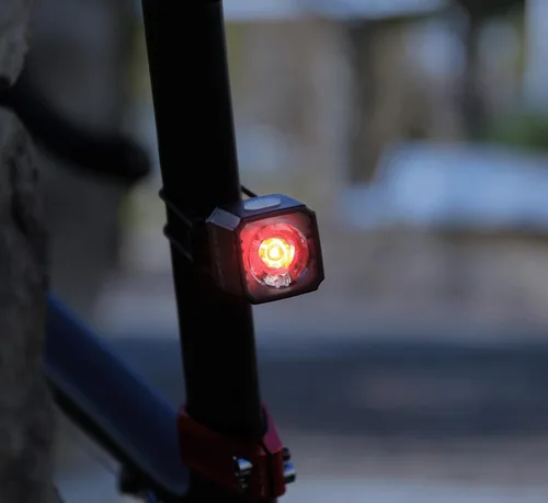 Vista 4 de CATEYE Luz de seguridad nano para bicicleta: IPX4 impermeable diurna visible luz de seguridad LED, 6 modos de luz, USB-C recargable, diseño compacto