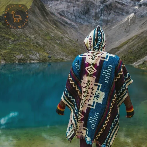 Vista 9 de Los ponchos de alpaca para adultos, hombres o mujeres son ponchos hechos a mano por artesanos nativos que hacen el poncho más suave., Azul Mar