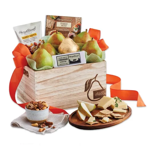 Vista 6 de Harry & David Cesta de Regalo Signature de Pera, Nueces y Queso - Grande, Mejores Peras, Selección Gourmet, Regalos de Comida de Lujo, Cesta