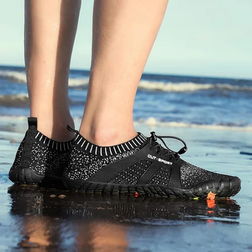 Vista 4 de CHUIKUAJ Zapatos de agua para hombre, zapatos descalzos, zapatos de natación para la playa, zapatos aeróbicos de secado rápido, negro-EU41