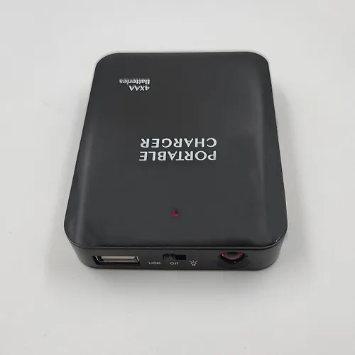 Vista 8 de Cargador de teléfono operado por batería con LED Banco de energía portátil con batería USB de emergencia alimentado por 4 pilas AA