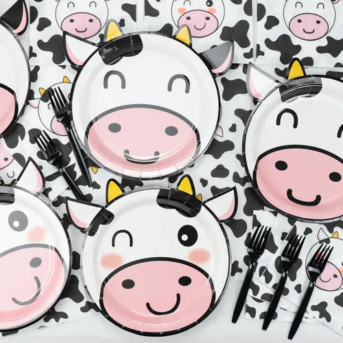 Vista 3 de Suministros de fiesta con estampado de vaca: platos con forma de vaca, servilletas con patrón, tenedores, cubierta de mesa para cumpleaños de niñas