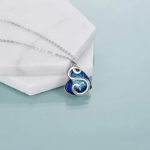 Vista 3 de AOBOCO Collar de plata de ley con inicial y cristal de corazón, delicado regalo de joyería para ella