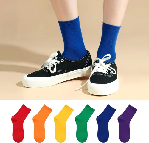 Vista 2 de kikiya socks Calcetines de cuello redondo para mujer, 4-6 pares de calcetines coloridos de algodón a rayas con diseño de arco iris y lunares