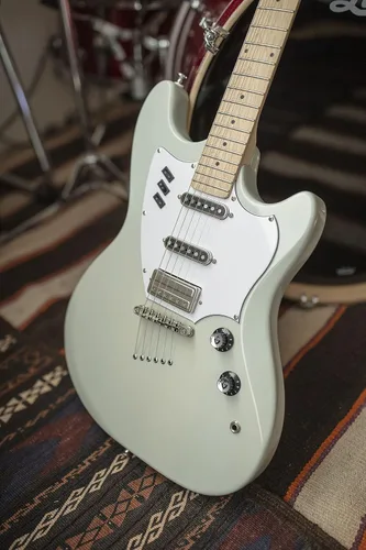 Vista 2 de Guild Guitarra eléctrica Surfliner White Sage