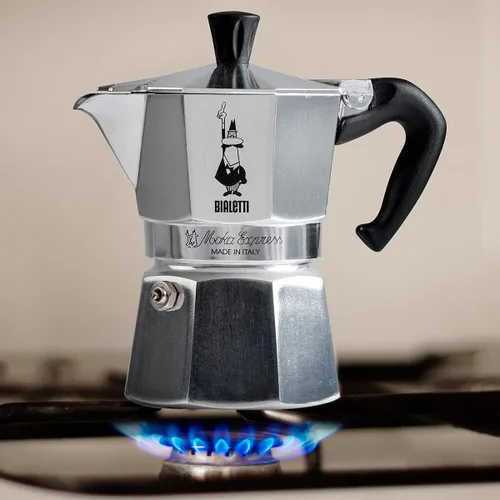 Vista 4 de Bialetti Moka Express - Cafetera de café expreso de 6 tazas y placa de inducción