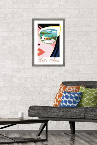 Vista 2 de Trends International The White Lotus - Póster de pared Let's Fun, 22.4 pulgadas de largo x 14.7 pulgadas, versión enmarcada en madera de granero