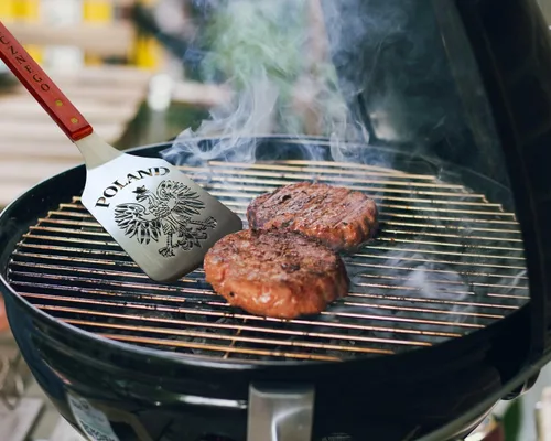 Vista 6 de Polart, Polish White Eagle - Espátula para parrilla de acero inoxidable con abridor de botellas y mango de madera, accesorios de parrilla
