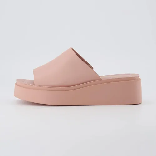 Vista 2 de CUSHIONAIRE Sandalia Play One Band de plataforma para mujer con espuma viscoelástica