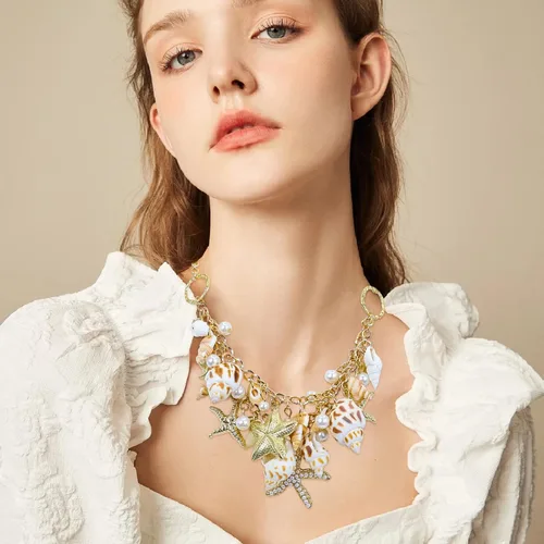 Vista 5 de Halawly Gargantilla de concha de cola de sirena, collar de moda con diseño de concha de mar y estrella de mar de perlas de imitación, collar grueso