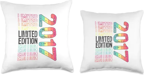 Vista 3 de Limited Edition Vintage 2017 Retro Birthday Throw Pillow