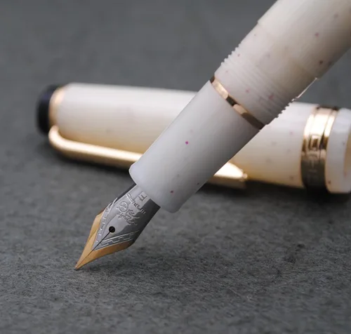 Vista 5 de JINHAO 82 Pluma estilográfica (blanco fluorescente, punta fina 0.020 in)