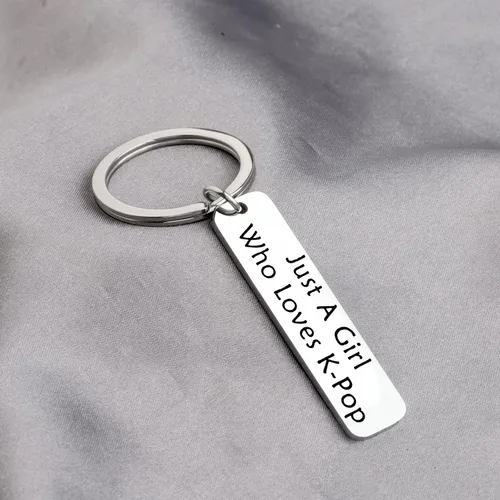 Vista 3 de AKTAP K-Pop Bangtan - Llavero de regalo para niños con texto en inglés Just A Girl Who Loves K-Pop regalo del ejército para los fans de Bangtan Boys