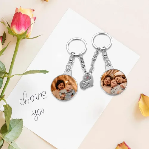 Vista 4 de BOPREINA 2 llaveros personalizados con foto para él y ella, grabado de imagen de doble cara, llavero a juego para parejas, regalo conmemorativo