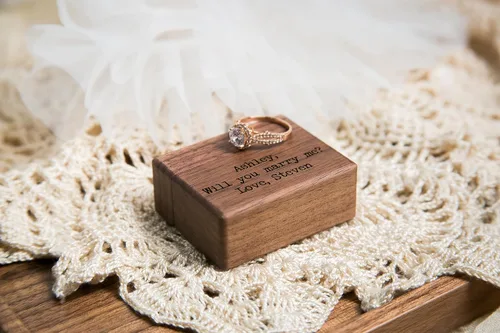 Vista 14 de MUUJEE Grow Old With Me Engraved Wooden Ring Box, Slim Engagement Proposal Ring Holder, Wedding Ceremony Ring Bearer Box, Fiance Gift Ideas