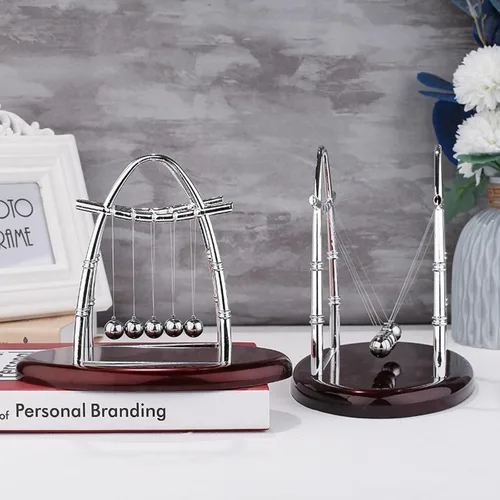 Vista 4 de Newton's Cradle Pendulum 5 Bolas Escritorio Juguete Oficina Decoración del Educativo e iluminador, tiempo de oscilación de 25 a 50 segundos